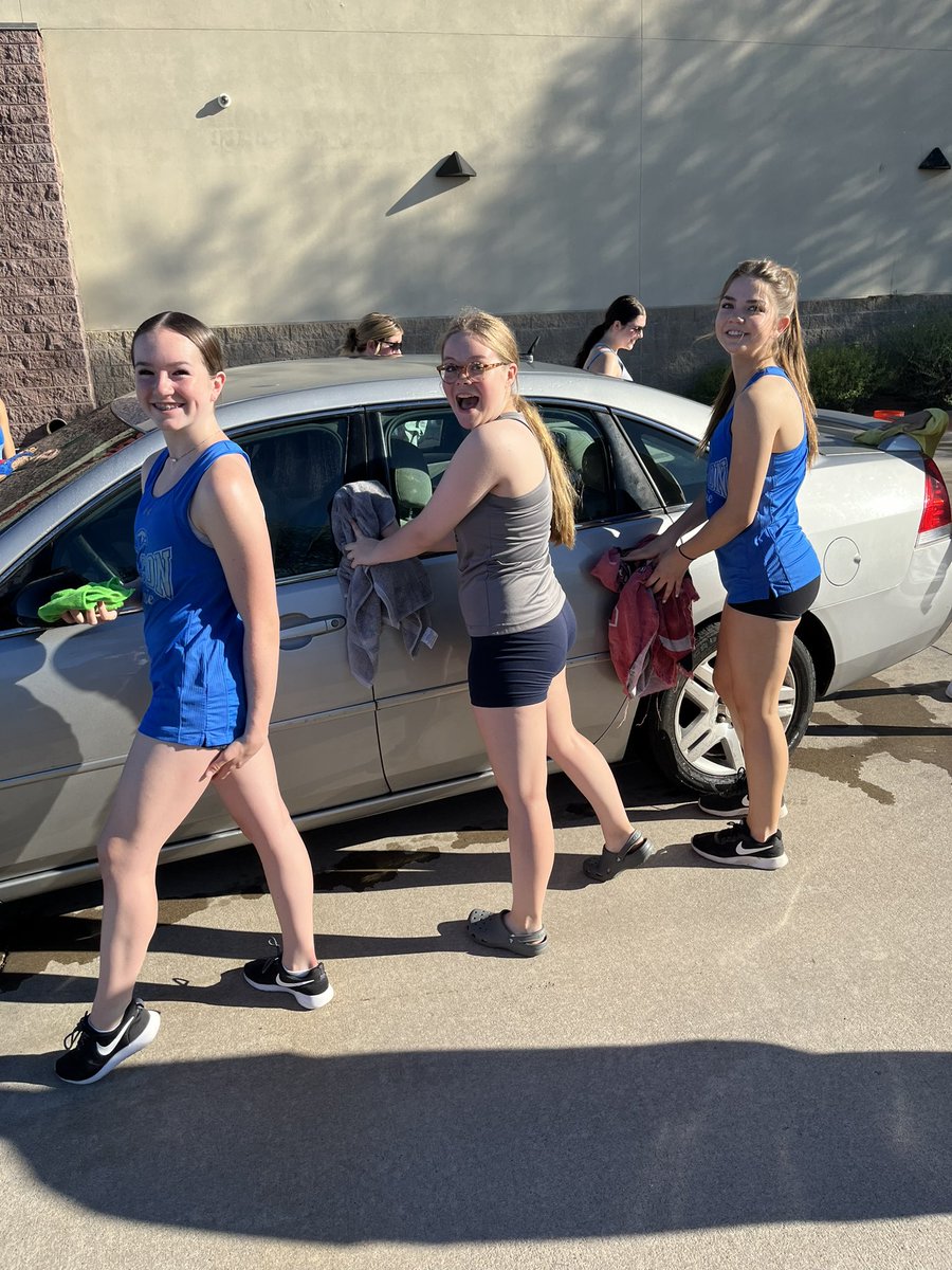 Cactus Shadows Pom tweet media
