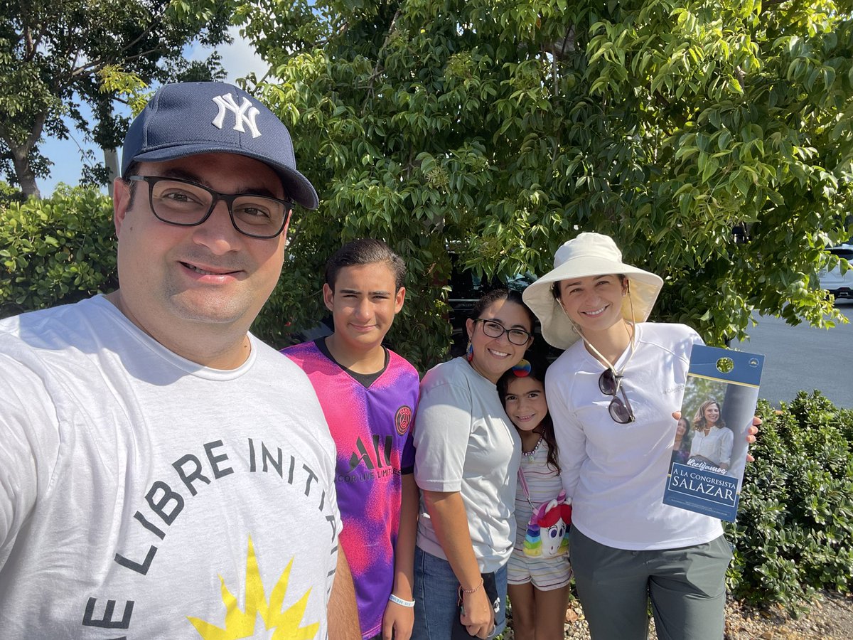 JuanMMartinezFL's tweet photo. @libre_action Here in Miami, canvassing to talk to voters about the importance of voting for Congresswoman Maria Elvira Salazar!!! #LibreinAction #libreaction #libreactionfl #Miami https://t.co/Yz7h7BrzVr