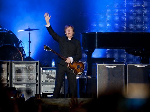 paulmccartneypy's tweet photo. Estamos a días de nuestro concierto aniversario por los 10 años de Paul McCartney en Paraguay!
🎟️Adquirí tus entradas en la boletería del Teatro Municipal de Asuncion "Ignacio A. Pane" y acompáñanos a vivir una noche mágica.
🎶🎸🎶 https://t.co/Q9ytjPRxTM