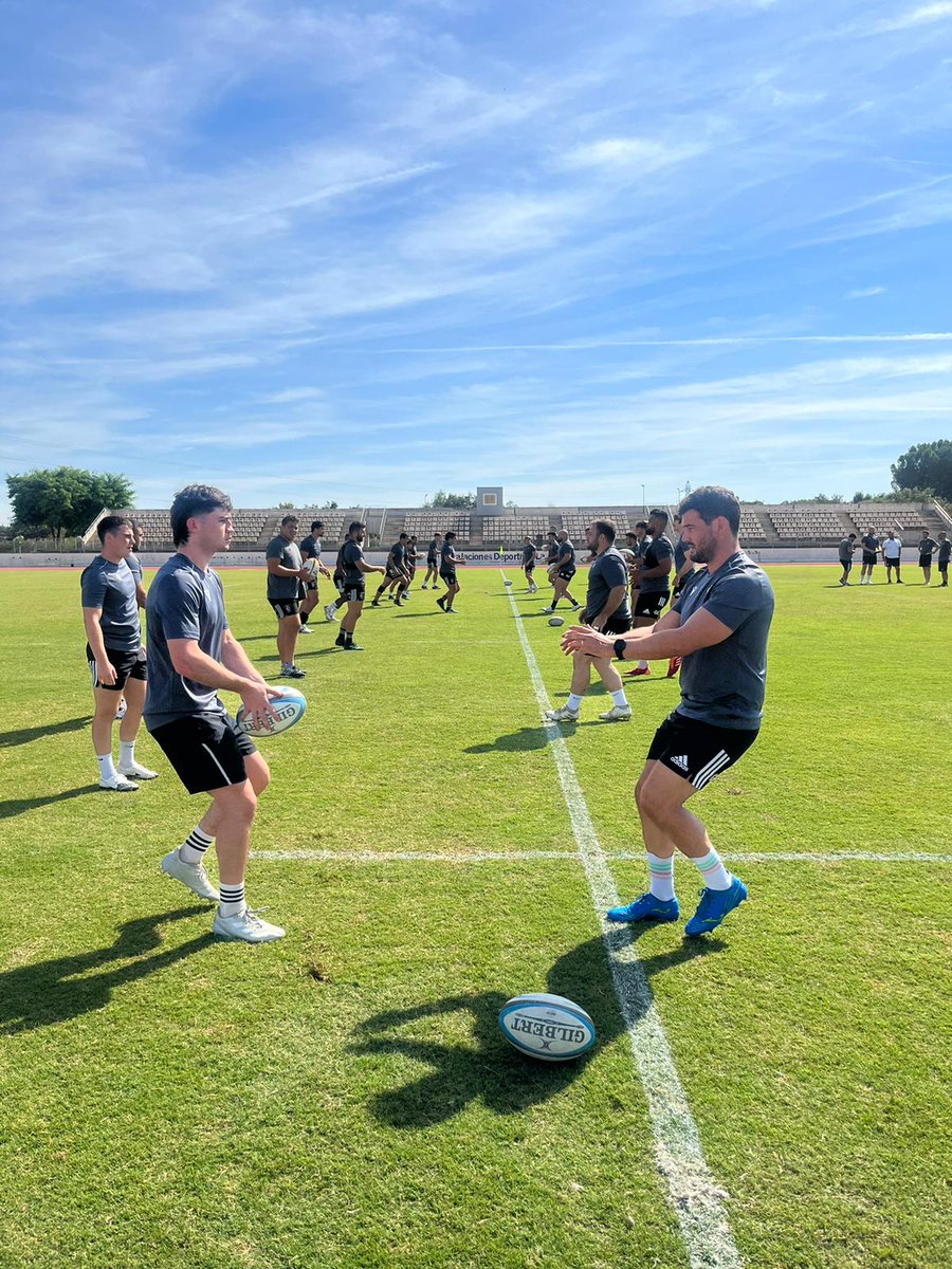 Chami_Rugby's tweet photo. 🏋️♂️Los jugadores de @silverstorm El Salvador han entrenado este sábado en las instalaciones deportivas La Cartuja, para preparar la final de la #CopaRugby22
📺Recuerda que podrás verla mañana a las 13.00 h en @LaLigaSportsTV Plus
🏆#YoVoyALaFinal
🏳️🏴#UnClubComoNinguno https://t.co/YycSIPH357