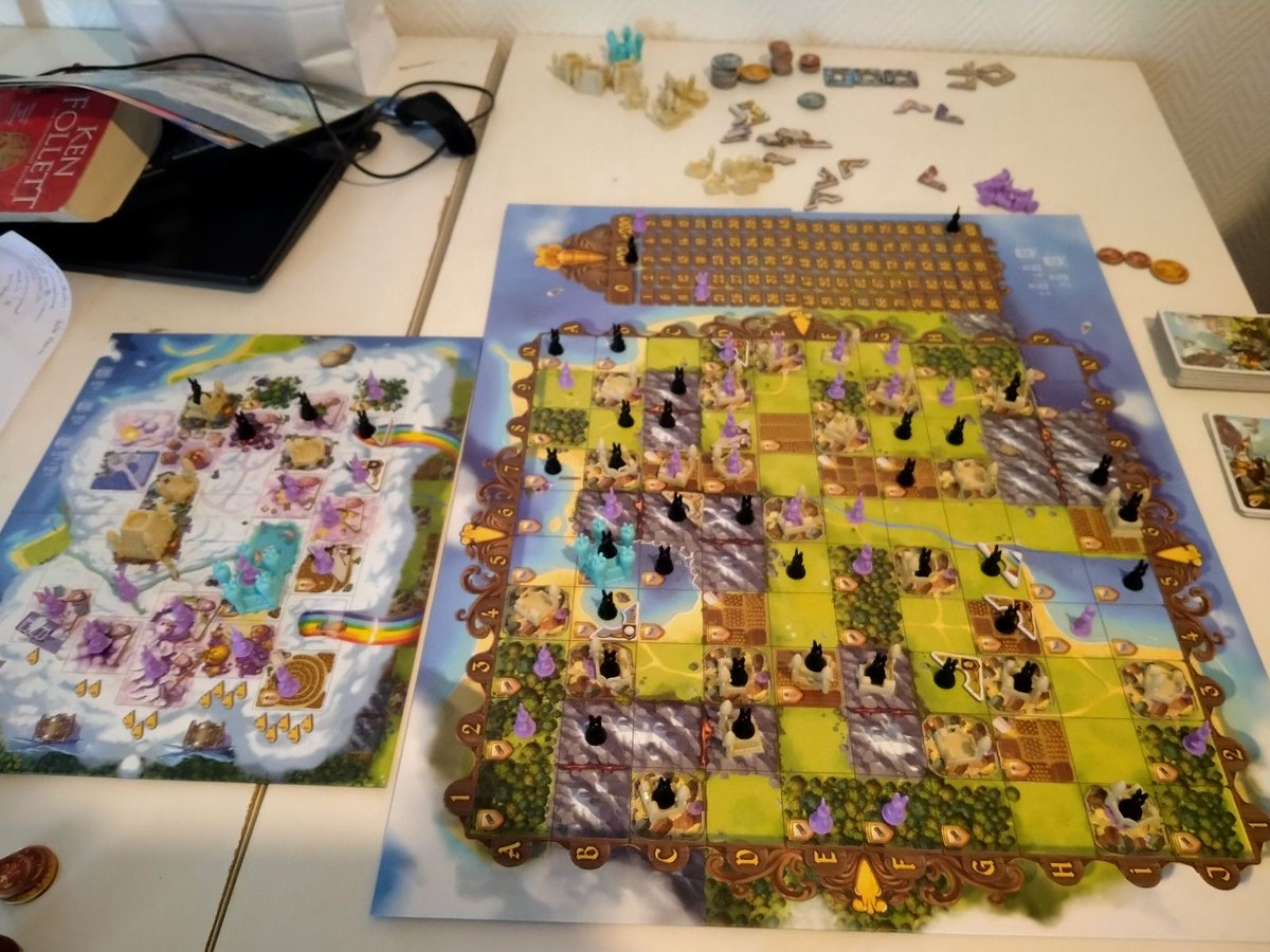 Vp2Podcast's tweet photo. Vous vous souvenez quand Variante pour 2 parlait d'autres jeux que Azul ? C'était le bon temps. https://t.co/ZnBhPdPRZB