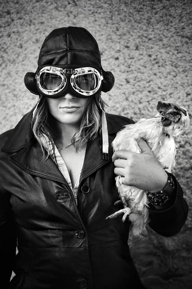 DOZEDO3's tweet photo. 👉Małgorzata Kwiatkowska stworzyła #GospodarstwoKarnków i hoduje🐓nioski, karmione zbożami i tym, co lubią. Troska o zwierzęta, krótkie #łańcuchydostaw, współpraca z nami #DOZEDO wpływają korzystanie na środowisko. 
👉Stwórz efekt synergii! 
👉Weź udział w https://t.co/mJnNvS8AcF https://t.co/7GEIy4Eo1g