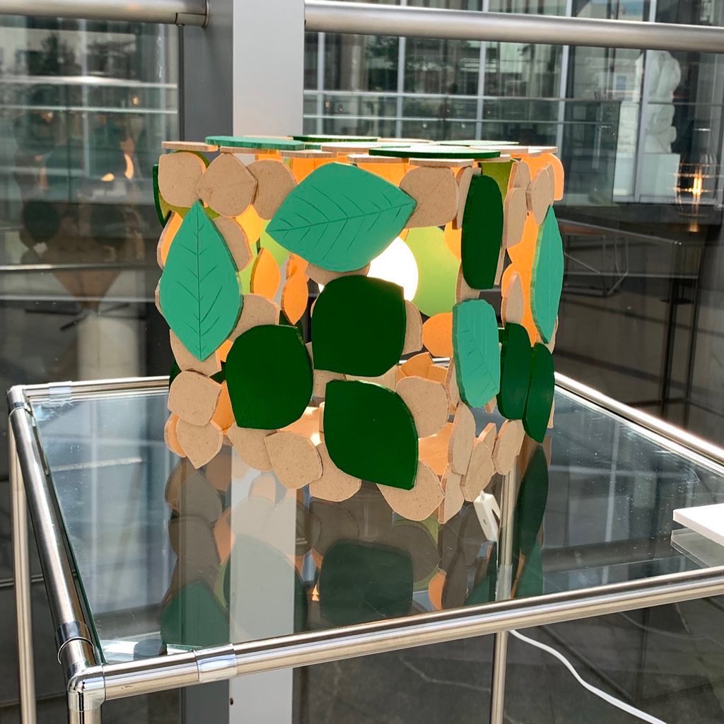 KAI_productD's tweet image. Lighting:

Comorebi

Created in 2021.

"Lighting the sunlight through the trees"

Bring warmth to the room like sunlight through the trees with soft light.

(The third photo was taken by a friend.) 
#Lighting #Desklighting #Floorlighting #LED #MDF #照明 #木漏れ日