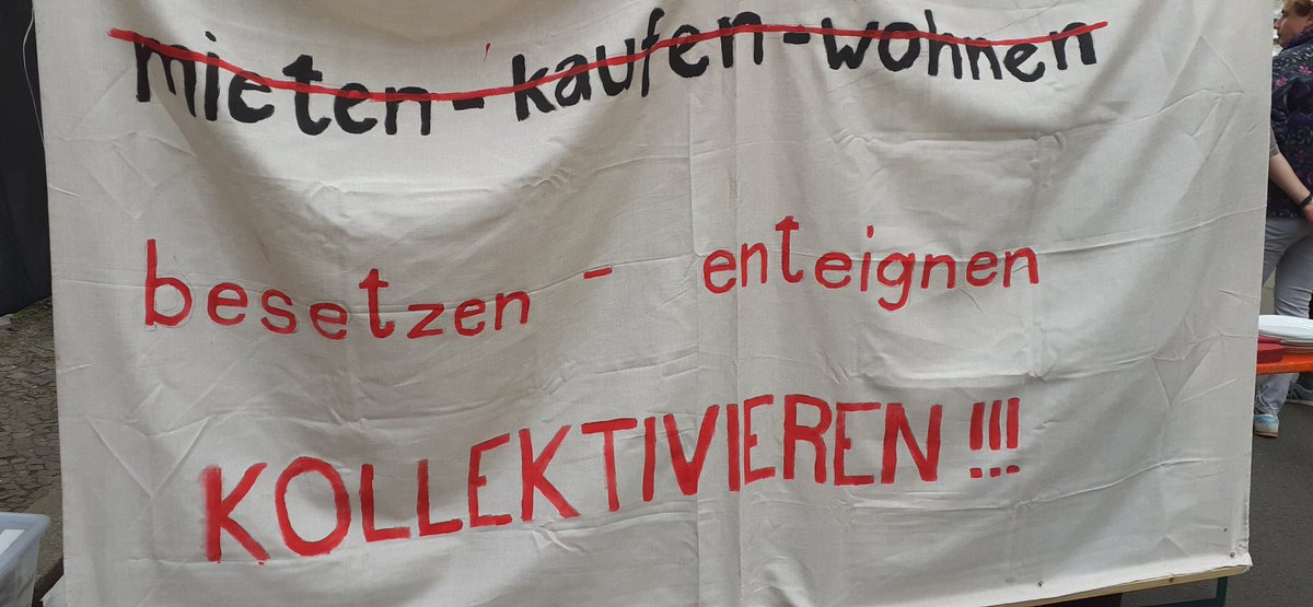 luna_le's tweet photo. 2020 wurde die #luwi71 besetzt. Trotz Verhandlungen & Nutzungskonzept wurde geräumt & die Eingänge zugemauert. Heute steht das Haus noch immer leer. 2 Menschen stehen bald wg Hausfriedensbruch vor Gericht. Solidarität! Leerstand nutzbar machen, Hausbesetzungen entkriminalisieren! https://t.co/I70f59Suow