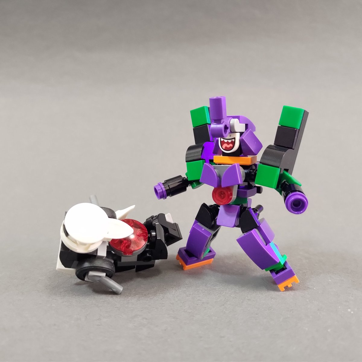 tungmanchun's tweet photo. Everyone knew the result of the fight
#暴走
😂 Funny face for fun
#第三使徒
#3rdAngel #SACHIEL
#Lego #legomoc #legoEva #Eva #Evangelion #unit01 #初號機 #エヴァンゲリオン初号機 #新世紀福音戰士 #Testtype #legomecha #しと #Legohk #Angel #Le9 https://t.co/5XCiV656Jd