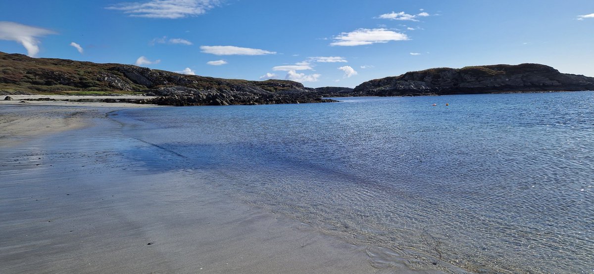 EileanIdhe's tweet photo. Lovely day off - took @SueCurd & @Uisken over to the Ross of Mull. A walk on Uisken Beach, visit to @Ardalanish Weavers, lunch at The Lazy Cow Café nr Fionnphort, wee walk at Kintra 😎👌#Mull #Iona #islandlife #papsofjura #colonsay #scottishisles #scotland #isleofiona #IonaAbbey https://t.co/NlxAhJivUy