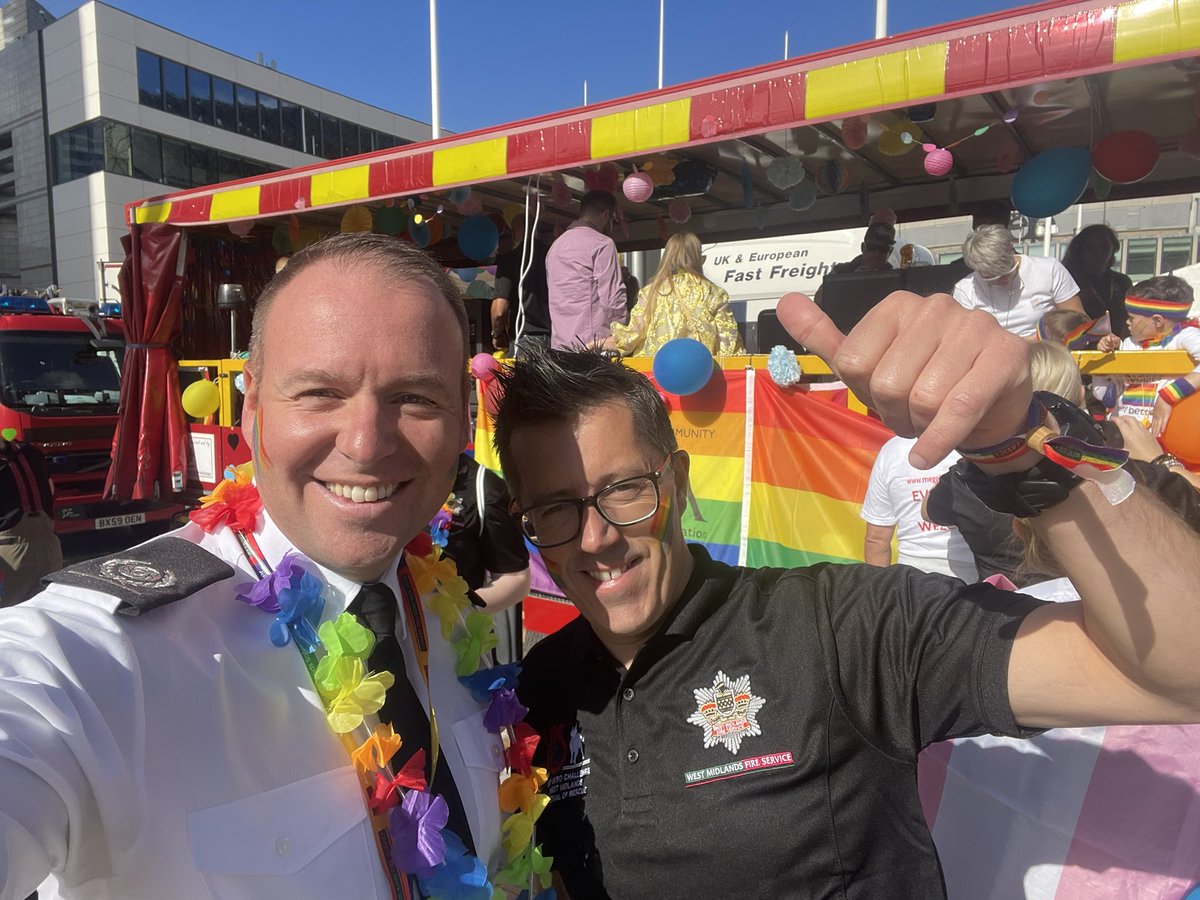 RS8233's tweet photo. Thank you @WestMidsFire #fireout for a fantastic #birminghampride2022 experience 🌈 superb to be a part of the celebrations. The turnout was amazing. You should all be proud 👏🏼 https://t.co/Y1FLa7nHXM