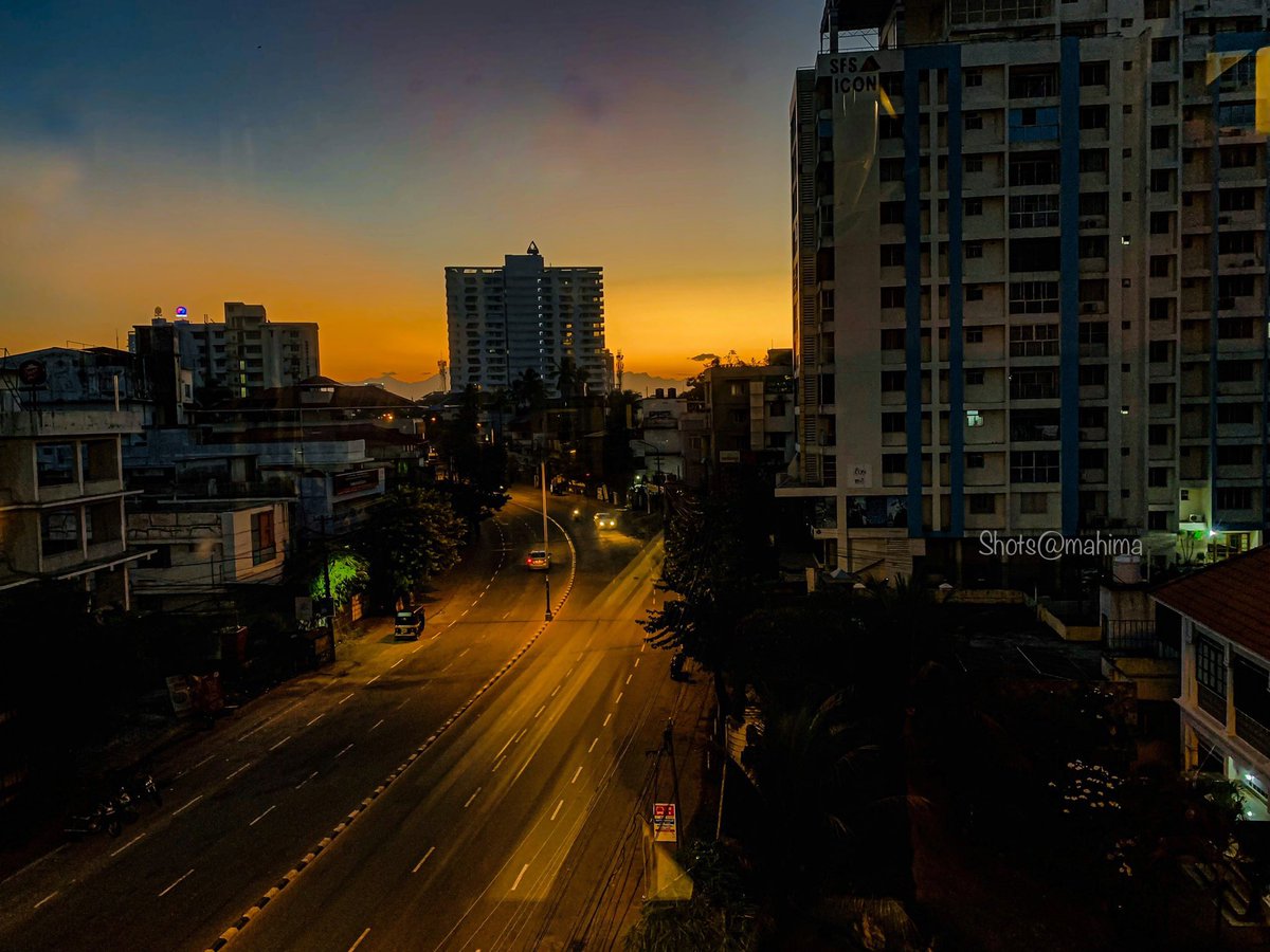 Mahimaa__gs's tweet photo. Hey tvm ! You are beautiful ! #tvm #happymorning #sunrise #city #photography #shots@mahima https://t.co/wA6eZIs0Km