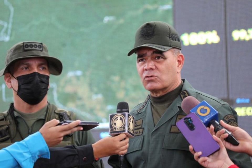 DiarioTalCual's tweet photo. Padrino López se reúne con el ministro de Defensa de Colombia en la frontera #TalCual #ClaroyRaspao #VeaUsted https://t.co/9TCENE6F2a https://t.co/uvxlkKA2NG