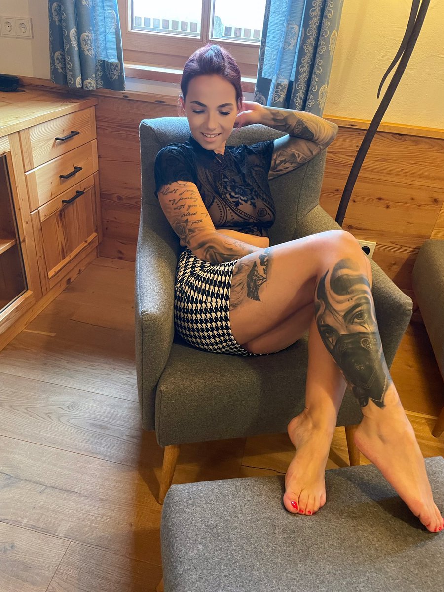 NinaDevil666's tweet photo. Check jetzt unbedingt dein #Postfach 😈 Mein neuer #clip wartet auf dich 🔥
https://t.co/UhTP8oJNw1 https://t.co/52j7q2incB