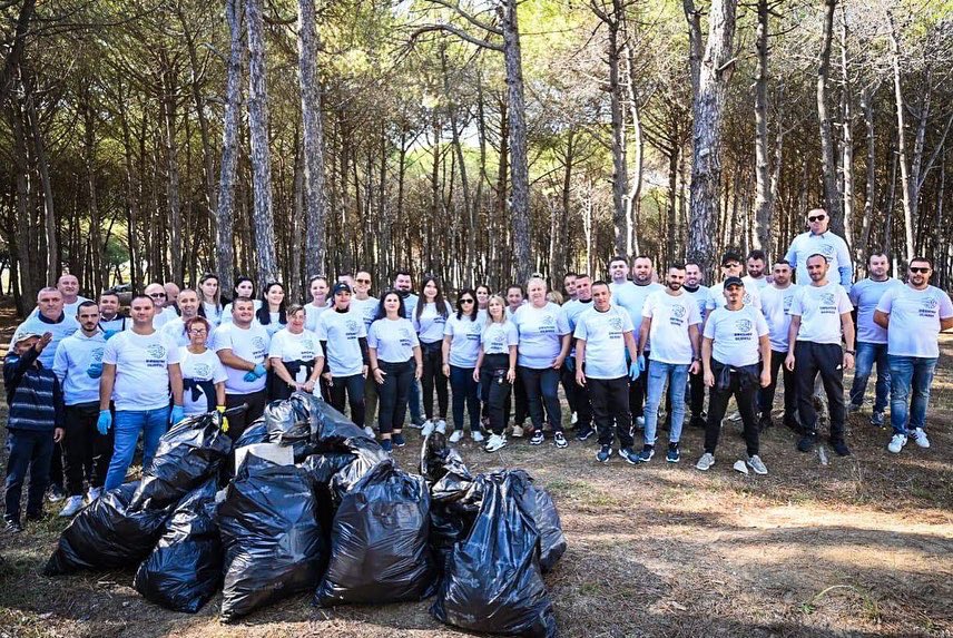 dpshtrr's tweet photo. 😇 Sot Shqipëria është më e pastër! 🫧☘️💚
Fundjava 2 në vijim të thirrjes së @GreenLineAlb, për vullnetarizmin pro mjedisit, si përgjegjësi qytetare! ♻️💚🚮 
🙌👏🙏 FALEMINDERIT punonjësve tanë të DRSHTRR-ve Shkodër, Dibër, Laç, Durrës, Elbasan, Berat, Vlorë dhe Fier! 👊🤝🚯🔝🇦🇱 https://t.co/iC81VObEQk