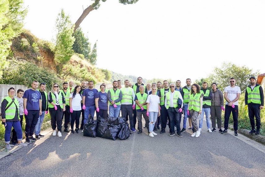dpshtrr's tweet photo. Fundjavën e shkuar nuk na lanë kushtet atmosferike, por ne nuk dorëzohemi lehtë! Sëbashku me vullnetarët e @GreenCityAlb @LetsDoItAlbania u organizuam edhe më fuqishëm këtë 24 Shtator, për një mision fisnik që na bën krenar e që i detyrohemi vetes, shoqërisë dhe fëmijëve tanë! 🥰 https://t.co/tnr3T8ZgaW