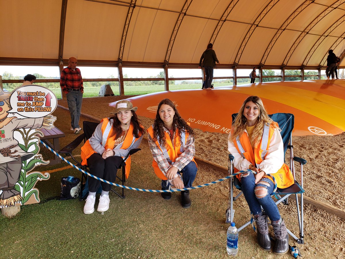 Interact volunteering at Triple B!!  Proceeds being donated to DASP and EFHS Partners Program.  #efeateaches