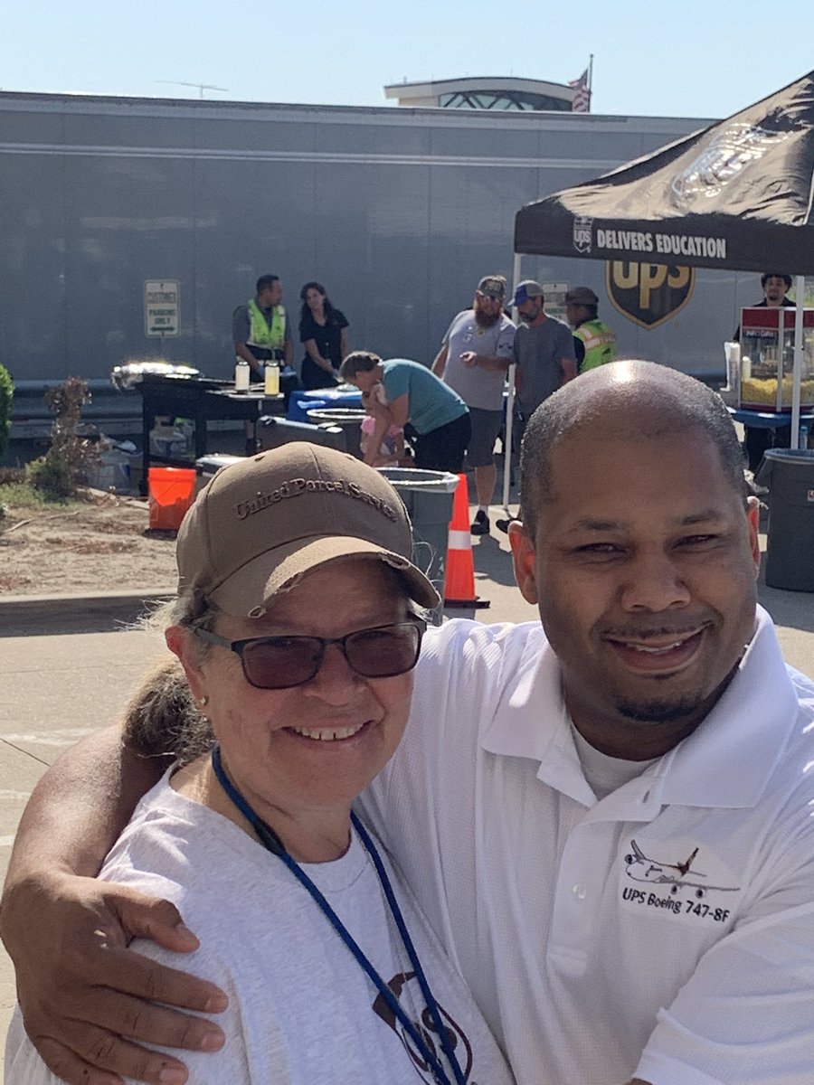 DFW UPS tweet media