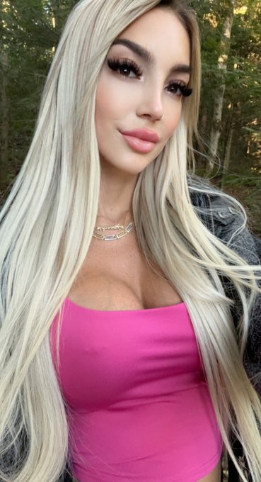 Watch 𝘗𝘦𝘢𝘤𝘩𝘪𝘦 🍑's leaked NSFW photo on TwXstars