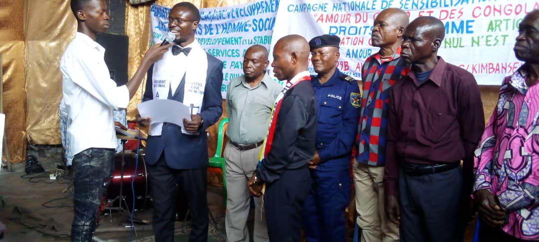 KabaseleMbombo's tweet photo. Lors de la collation et remise des brevets aux nouveaux défenseurs et inspecteurs des Droits de l'homme de la fondation Tusadila par le Président National, coordonnateur national, Responsable et Inspecteur en chef Maître Mbombo kabasele Robert le philanthrope de l'acdh et voici: https://t.co/qvG0DV6jqz
