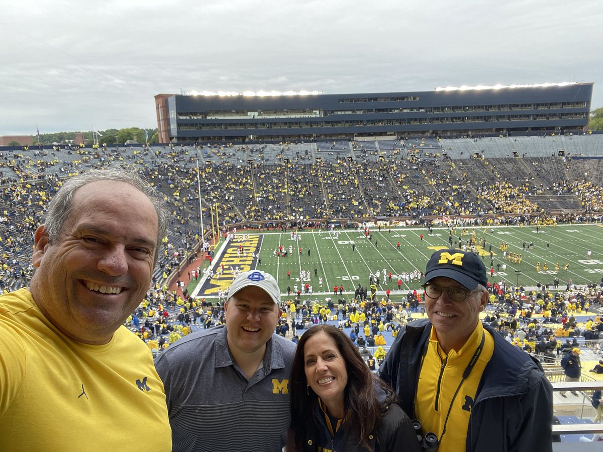 StephenWillison's tweet photo. Go blue!! #bighouselive https://t.co/JGDTCAVJzu
