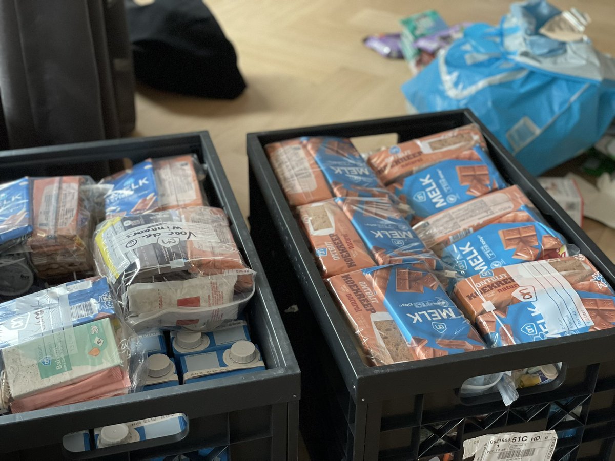 RSGNOVRT's tweet photo. De rantsoenen voor maandag zijn klaar.  In totaal 23 pakketten. Maandagochtend de laatste voorbereidingen. Om 15.30 van start waarin we 24 uur op pad zijn met het #keuzevak #uniformberoepen #dienstverleningenproducten https://t.co/Ch4b3ReiCw