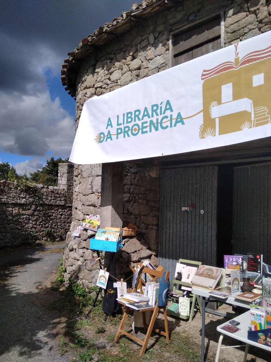 proencialibros's tweet photo. Fin da tempada do verán de 2022 na #libraríadaproencia hoxe en #Proendos de 18 a 20 h 👀
Libros, olaría, papelería... E degustación de dóce de carrola 😋
#proencia #libraríasgalegas #libreríarural #parroquiadeproendos #alibraríadaproencia #RibeiraSacra https://t.co/1EOSmFk1CI