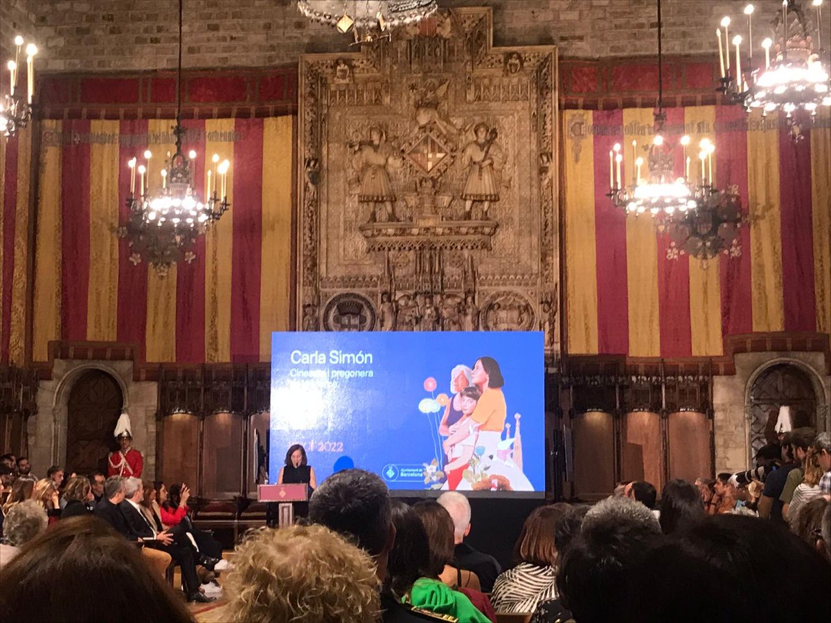 abaoaqu_'s tweet photo. Quin pregó de Carla Simón celebrant Barcelona i reivindicant-la acollidora per  tothom! Memorable! 
Profunda emoció que ho hagi fet acompanyada per films #cinemaencurs: els plans, els rostres, la veu de nois i noies que s'expressen amb cinema https://t.co/bhryz9i8d4
#laMerce2022 https://t.co/eBAmPvnIcc