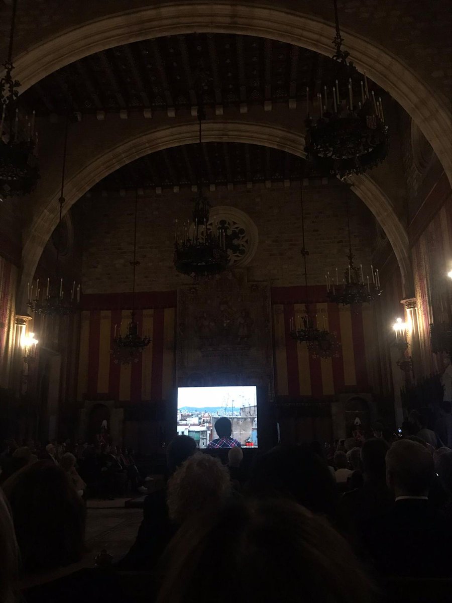 abaoaqu_'s tweet photo. Quin pregó de Carla Simón celebrant Barcelona i reivindicant-la acollidora per  tothom! Memorable! 
Profunda emoció que ho hagi fet acompanyada per films #cinemaencurs: els plans, els rostres, la veu de nois i noies que s'expressen amb cinema https://t.co/bhryz9i8d4
#laMerce2022 https://t.co/eBAmPvnIcc