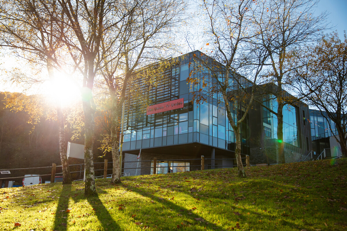 USW has risen to 53rd in the UK in the Guardian League Table 2023

We've risen 29 places ⬆️ up from 82nd last year 
Placing us fourth in Wales 🏴󠁧󠁢󠁷󠁬󠁳󠁿

We've improved in:
✅ Rankings for entry tariffs
✅ Value added 

These are the improvements in educational attainment whilst at uni