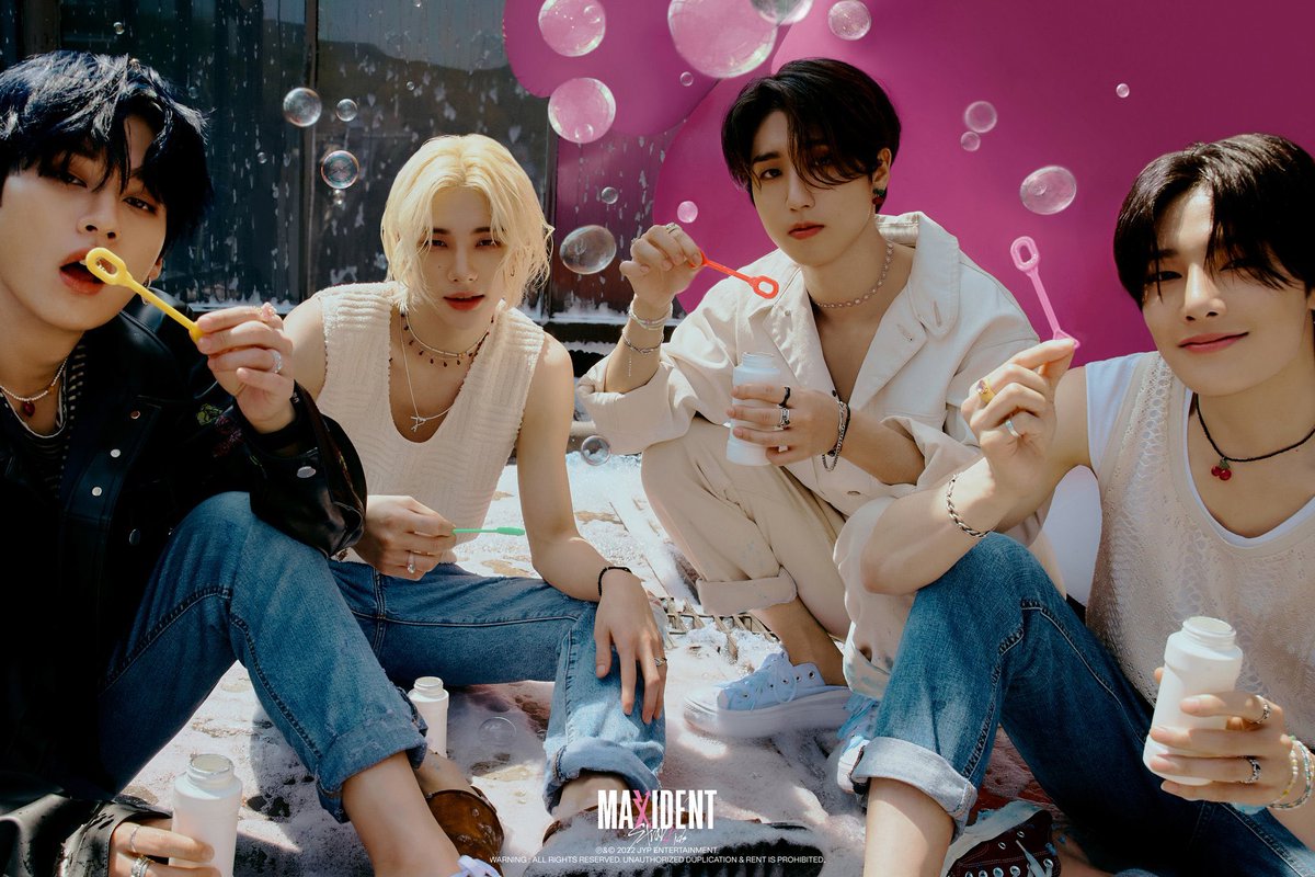 skz media tweet media
