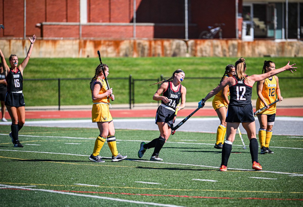 IUPfieldhockey's tweet photo. SHELBY DOES IT AGAIN!!! Assist from Liv!! 💪

We lead 3-1 with one minute left in the half! 

#TalonsUp https://t.co/shWudRIPmd
