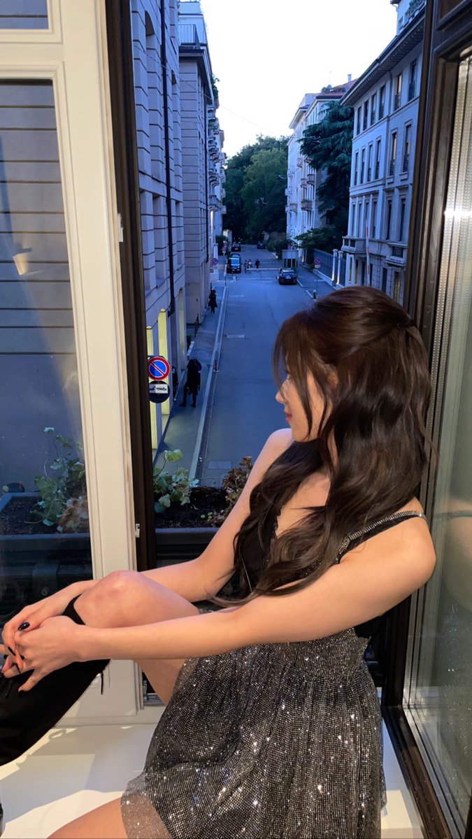 sanapics's tweet photo. sana is insanely fine https://t.co/Urev8m9Rdr