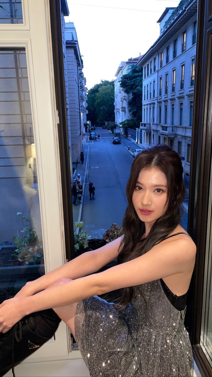 sanapics's tweet photo. sana is insanely fine https://t.co/Urev8m9Rdr