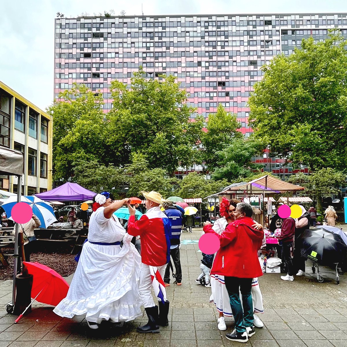 💃 Dancing in the rain 💃
Buurtfeest in Vollenhove ondanks regen heel gezellig en goed bezocht!

#vollenhovevooruit #zeist #burendag