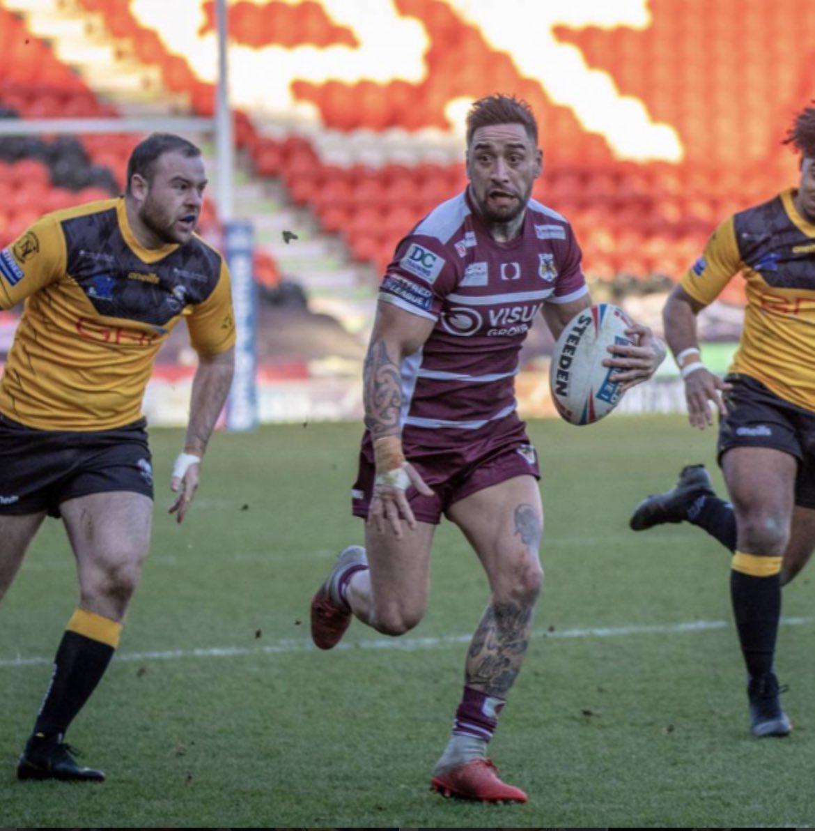 Back to Donny tomorrow. Lots of love for the club especially the most loyal man I’ve met <a href="/hallyboy03/">Carl Hall</a> treats me like his own. It’s gna be a tough one 🏉🐝❤️ #faceonittho 😂