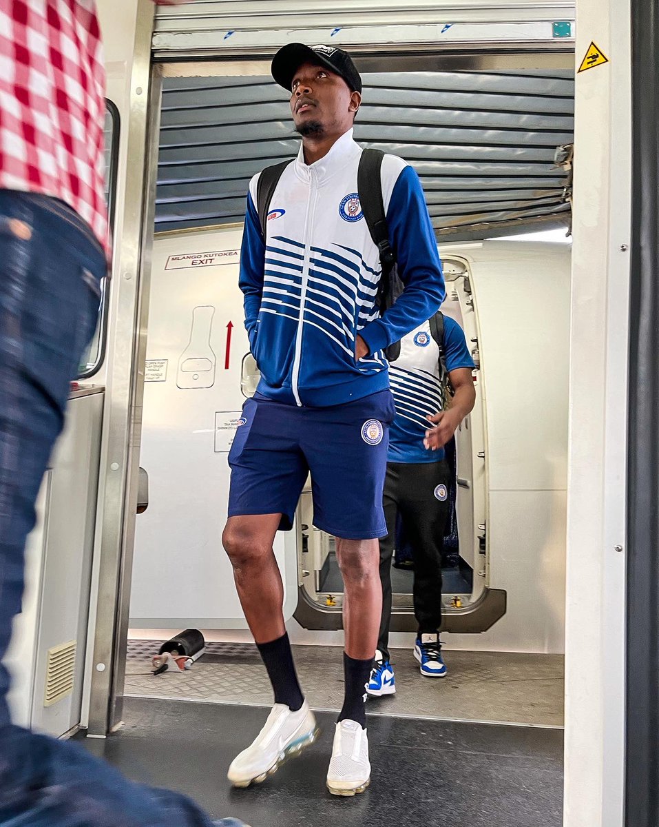 azamfc's tweet photo. #ArrivedSafely Kikosi chetu kimeshawasili salama jijini Dar es Salaam jioni hii, kikitokea Ndola, Zambia kilipokwenda kucheza na TP Mazembe.

#weareazamfc #timuborabidhaabora https://t.co/RhLg0iAxB0