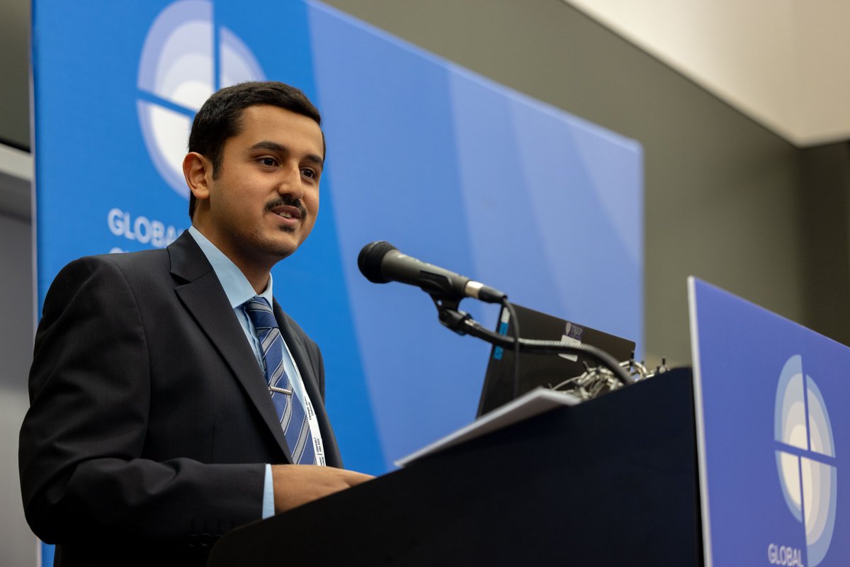 mawhiba's tweet photo. رئيس شركة أوروبية: "لا خوف على مستقبل الطاقة في السعودية مع طلبة مثلكم" بعد محاضرة عن إنتاج الهيدروجين وتخزينه، قدمها عبدالله الغامدي عضو @MawhibaAlumni الحائز على جائزة أفضل باحث شاب في #آيسف_2022 بمؤتمر تنظمه وزارة الطاقة الأمريكية، بحضور خبراء العالم. #اليوم_الوطني_السعودي_92 https://t.co/TMB3JnP6Th