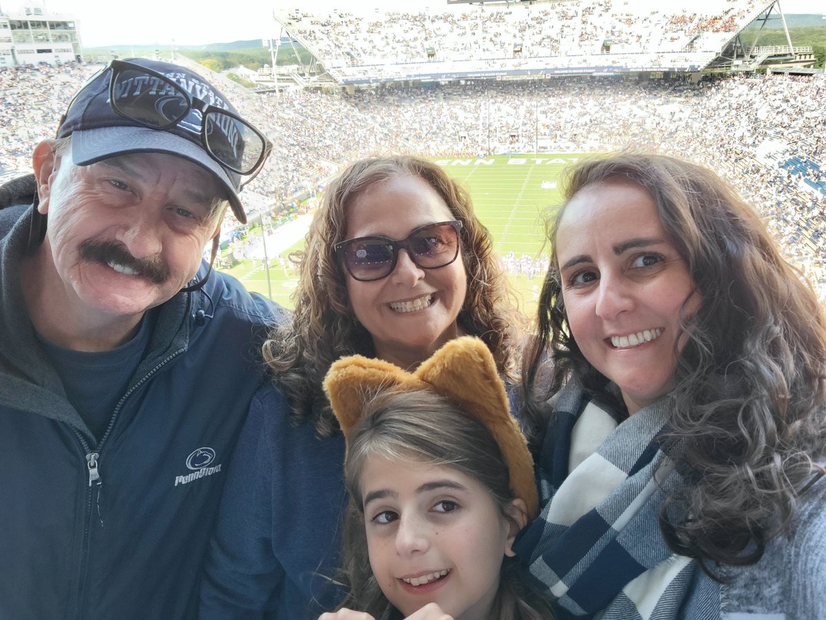 Nikki_Drake28's tweet photo. 💙🤍🏈 #wearepennstate #PSUPride @beaver_stadium @DAFitting https://t.co/SWngAXkESN