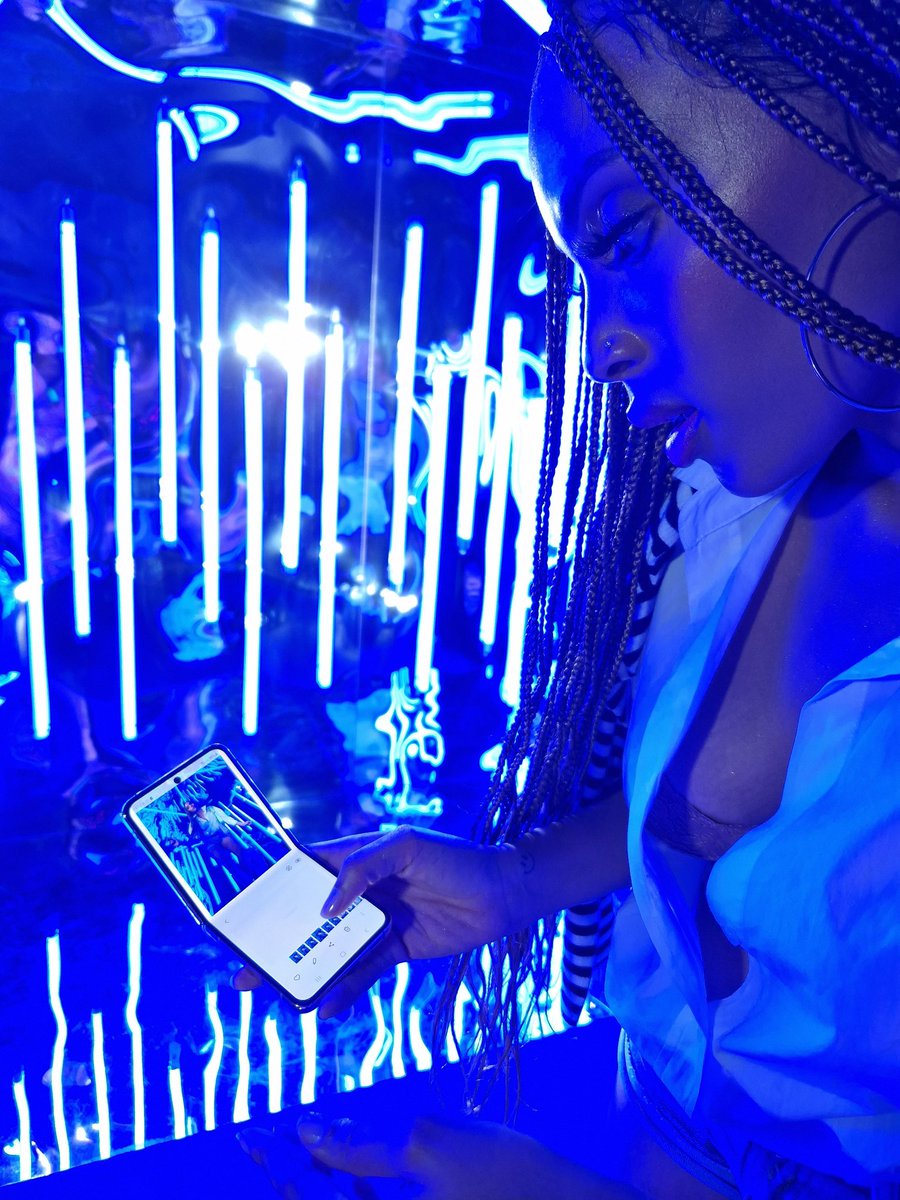 SamsungMobileSA's tweet photo. Our fav @Linda_Mtoba came to Flex with us π
#FlexAtDelicious https://t.co/3wkAu5iFDu