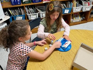 CommackSchools's tweet photo. Rainy Day? So many ways to learn and explore! Check out how Mrs. Gallagher's second graders make rainy days fun. #CommackSchool #RollingHills #MrsGallagher https://t.co/3H5dwJNgpk