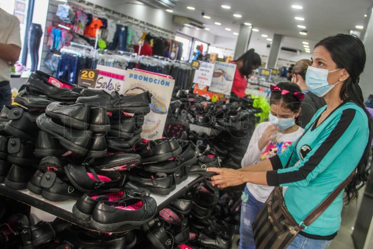 nuevodiaenlinea's tweet photo. #NuevoDía #Cavecal | 👉📈 🇻🇪🏫 ¡En alza! @cavecal: Ventas de calzado escolar subieron 40 %.
#NuevoDiaInforma
Más información AQUÍ 👇
https://t.co/G4FF97S4mF https://t.co/qGjgCslC7i