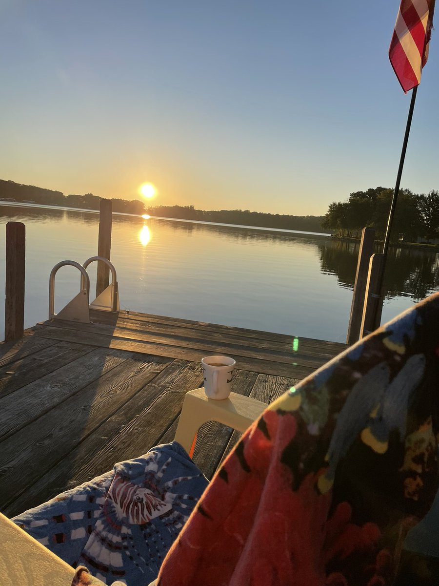 thatreynoldsboy's tweet photo. Good morning Boji. #dockcoffee #Minnewashta https://t.co/tBeBNxTNTv