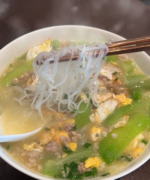 A delicious rice noodle, #BreakfastToday loofah, egg, minced pork and rice noodle soup