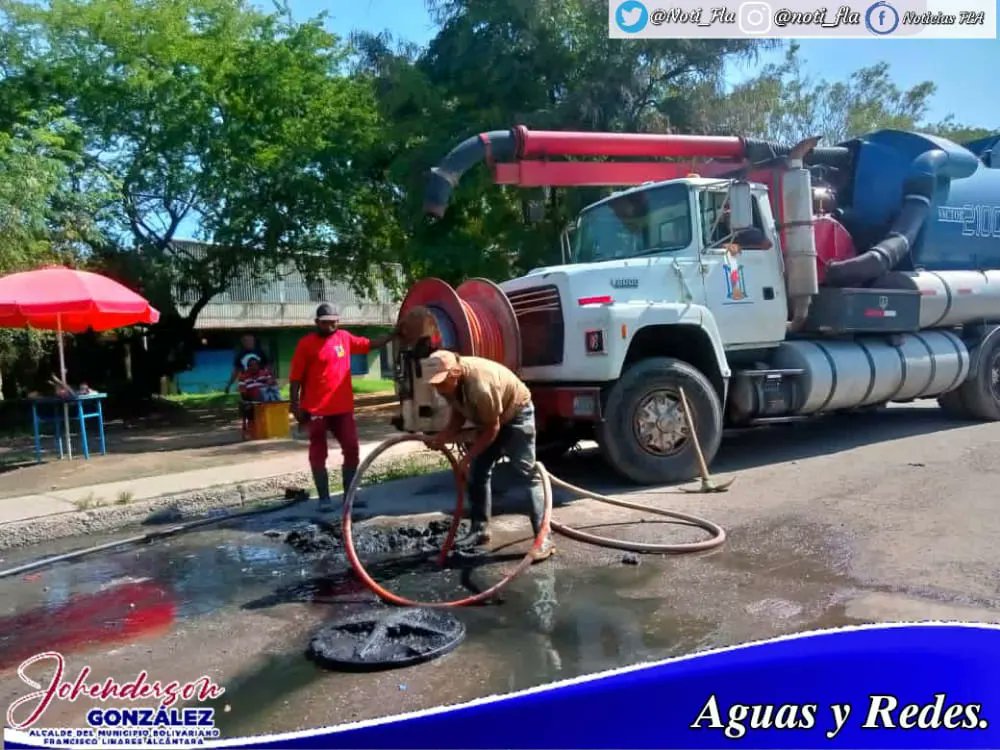 Noti_Fla's tweet photo. #Noti_Fla 📰🗞 📢 | ⚫🔴 1/2 Sábado 24/09, El equipo de la Coordinación de Aguas y Redes realiza mantenimiento de boca de visita, destape de colector y empotramiento en Paraparal.
@NicolasMaduro @Soykarinacarpio
@TupamaroMRT @JohendersonMrt

#MundoMultipolar https://t.co/s5b0Psve2D