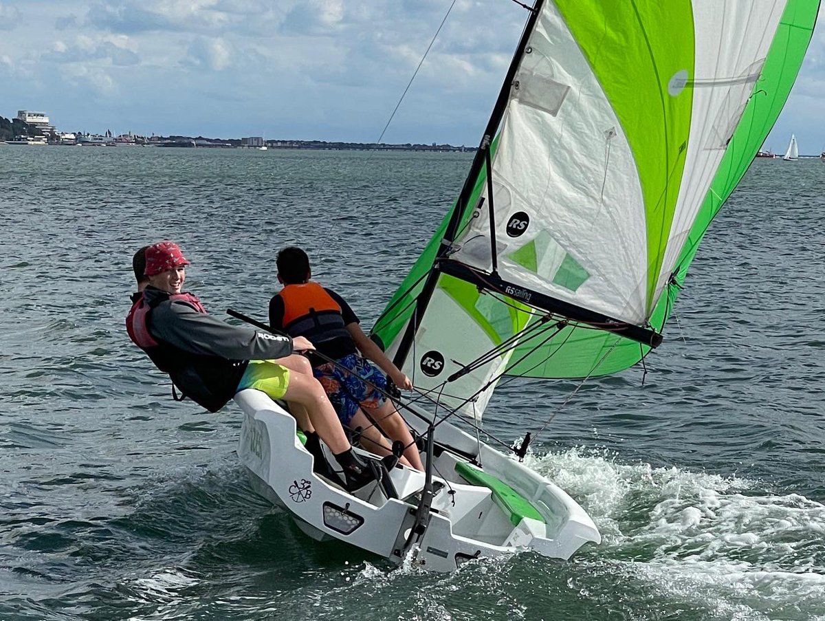 3rdChalkwellBay's tweet photo. First outing for our new @RSsailingInt #Zest fleet today. The #Scouts & #Explorers are impressed, and looking forward to the remaining rigs/sails arriving to really put them through their paces.
#RSQuest fleet also out playing with spinnakers. All in all a good day on the water. https://t.co/rkP0uNhvpE