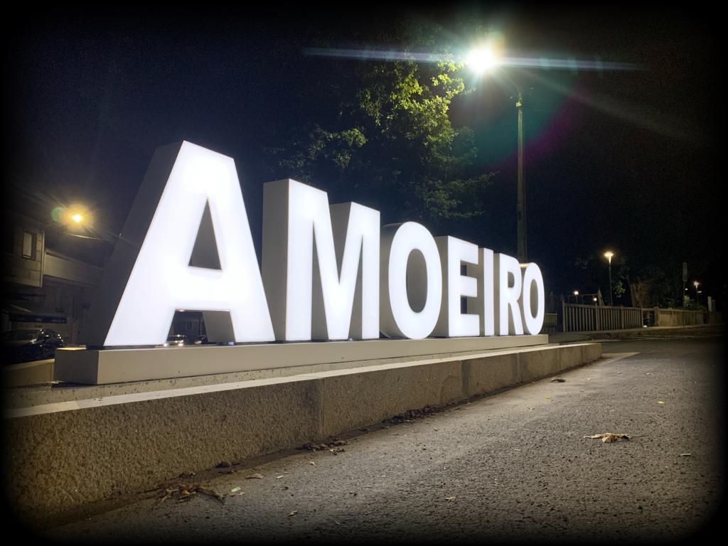 ConcelloAmoeiro's tweet photo. 📸 Achegamos imaxes da nova semi rotonda instalada no noso Concello.
🚙💨 Aportará un servizo necesario da man dun estilo visual moi atractivo.
#obras #circulación #imaxe
(1/2) ⬇️ https://t.co/UtglFbkP8d