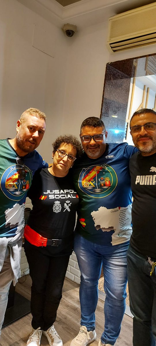 jusapolcuenca's tweet photo. Una vez más @jusapolcuenca @JusapolSocial y @jusapol luchando por los derechos, la jubilación y las retribuciones justas para #PoliciaNacional y #GuardiaCivil en éste #24SMadrid #24sMovilizate #EquiparacionYa24S con
@csifcuenca @CSIFnacional 
#EquiparaciónYa
#ProhibidoRendirse https://t.co/I4RsXdHhI1