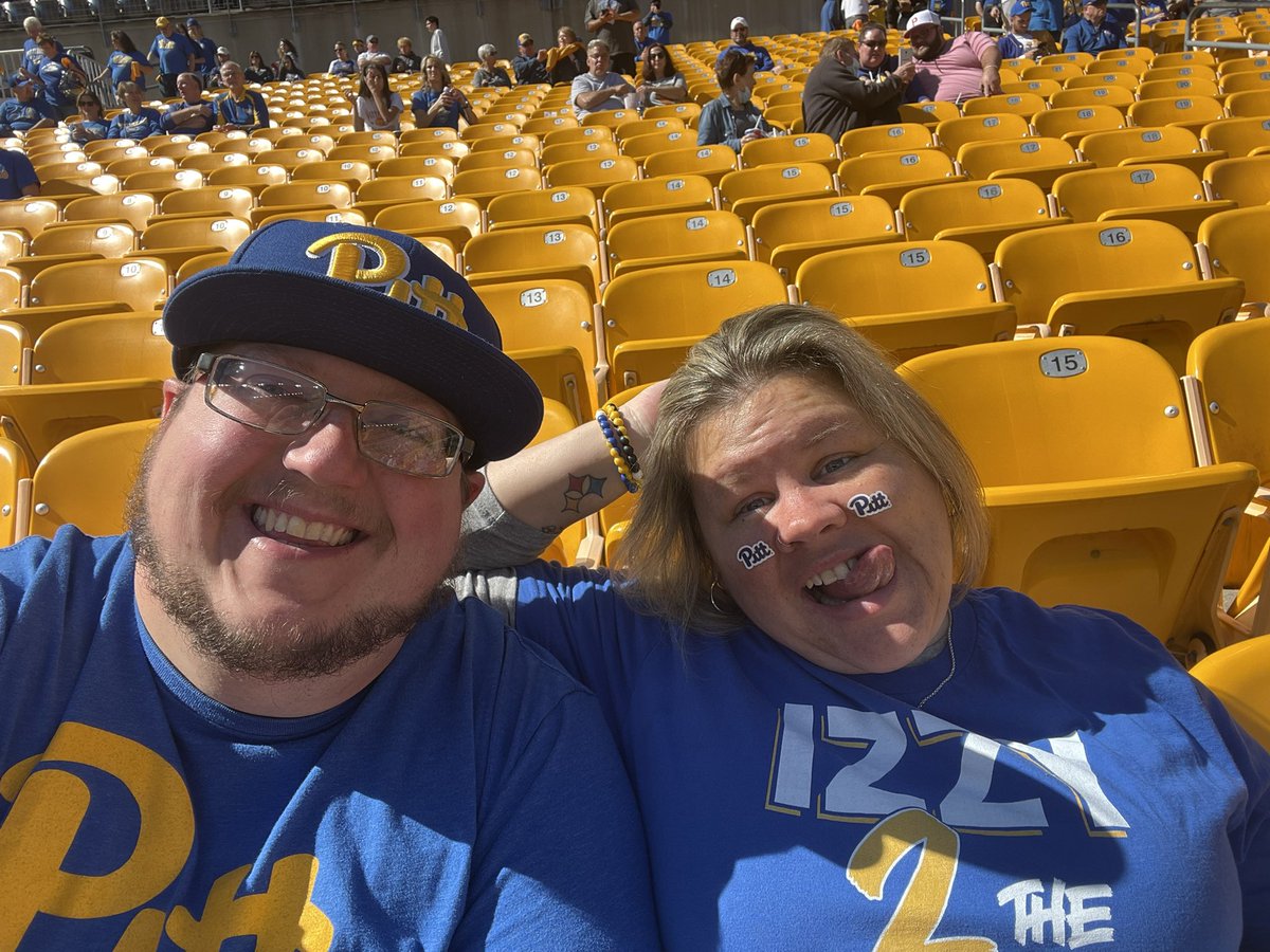 Abomb15065's tweet photo. #H2P #roctheroyal #LetsgoPitt https://t.co/8gee6kTpns