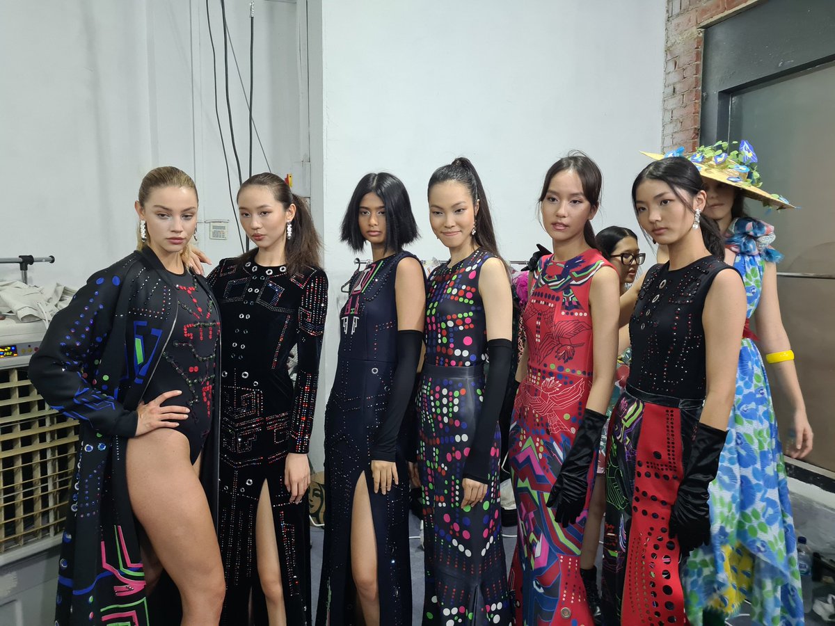 butilovetonap's tweet photo. Fashion connecting people in all ways. https://t.co/m6BVnDiK9z