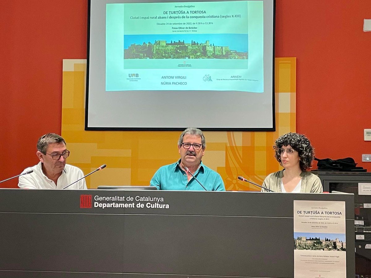 ERoigM's tweet photo. “DE TURTUSA A TORTOSA•Ciutat i espai rural abans i després de la conquesta cristiana (segles X-XIII)
Molt interessant jornada divulgativa al #PalauOliverdeBoteller on Antoni Virgili i Núria Pacheco han mostrat resultats de la investigació #ARAEM @UABBarcelona #Tortosa #Cultura https://t.co/2eUjSSO7BK