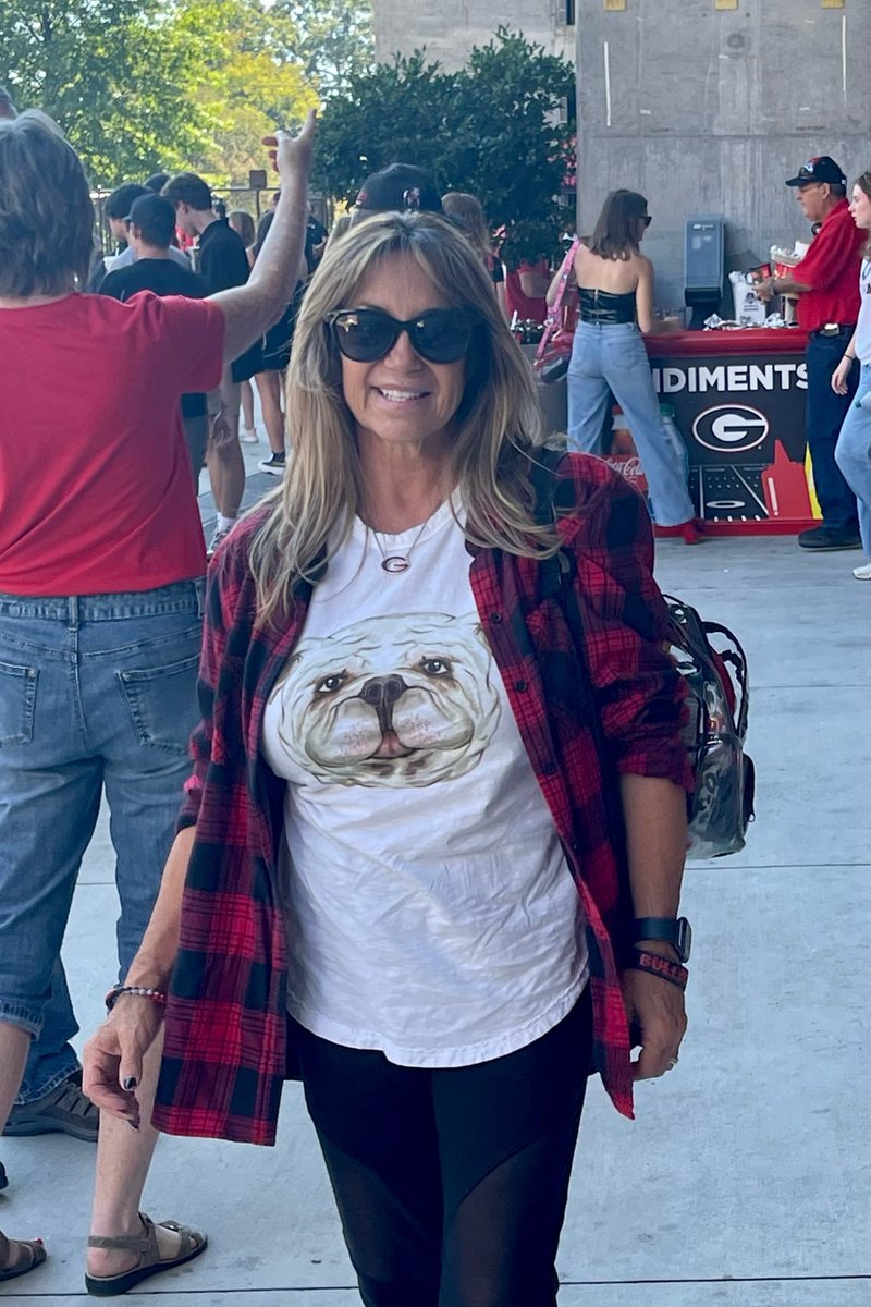 kimlittle3388's tweet photo. #LetsGoDawgs #BeatKentSt #GoDawgs #UGAvsKentSt #ItsSaturdayInAthens #SanfordStadium #DooleyField #NEWSign #NationalChampions #UgaShirt โค๏ธ๐ค๐๐ถ https://t.co/oBtM4Jn4Gf