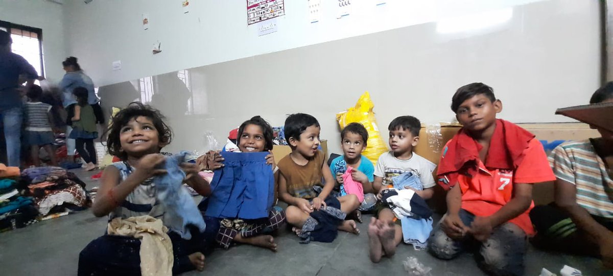Serving_Ranger's tweet photo. In the evening, when we were going home after sorting &amp; packing the clothes, these children came to us, bhaiya-Didi give us clothes and after getting the clothes, their smile took away all our tiredness💞

We're going to organize our second largest CLOTHING DISTRIBUTION DRIVE 💥 https://t.co/2bKuBM54Wu