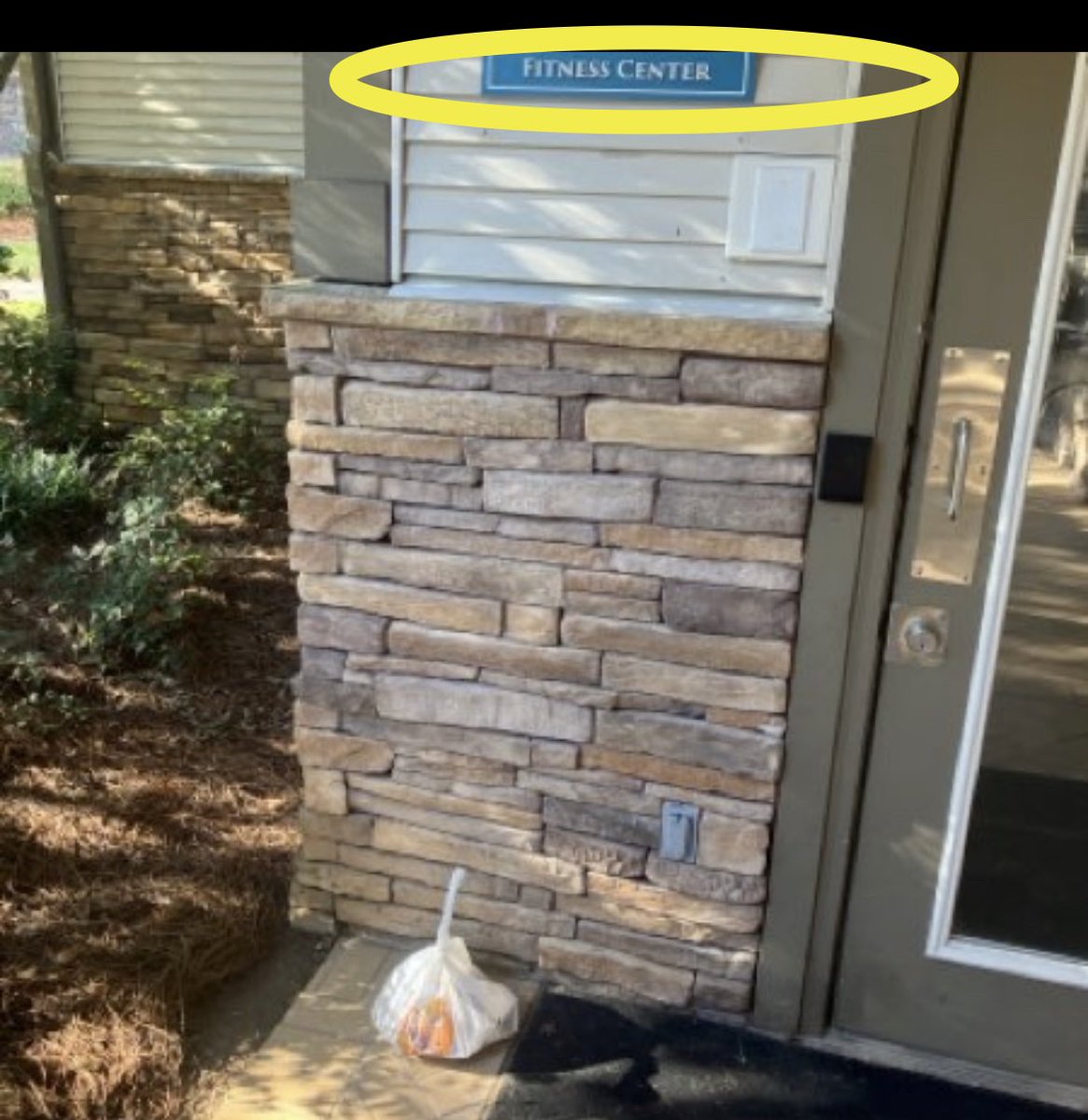 RealBamaBelle's tweet photo. @OFFICIALSEVANNI @DoorDash That would be acceptable of it wasn’t at our FITNESS CENTER https://t.co/qUw0VPDW1C